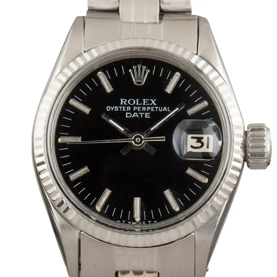 Rolex Lady-Datejust 26 6517 with a black dial, fluted white gold bezel and steel Jubilee bracelet, a pre-owned example, studio close-up of the case