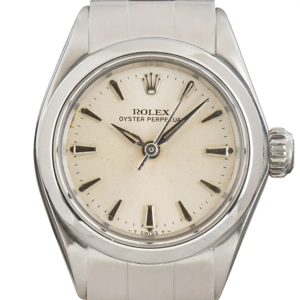 Rolex Oyster Perpetual 24 6618 with a silver dial, smooth steel bezel and steel Oyster bracelet, a pre-owned example, studio close-up of the case